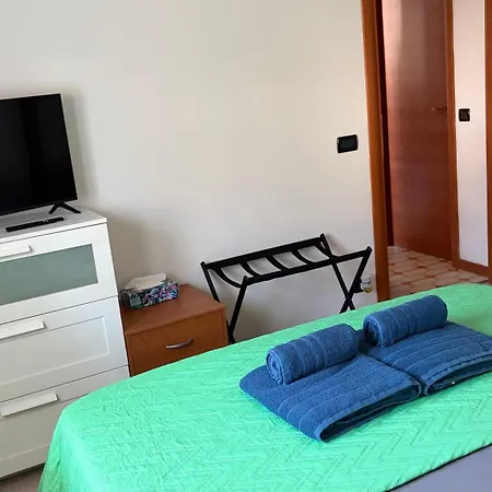 Miniappartamento Con Terrazza A 2km Dal Centro Di Apartamento